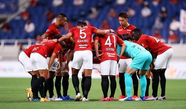 开云体育网站-欧联关键时刻走向成谜；费耶诺德回应争议；球迷炸锅；纪律约束更严格